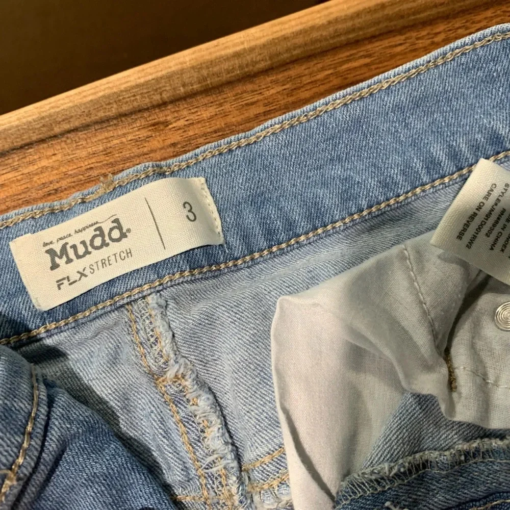Mudd Women's shorts - Picture 2 of 3